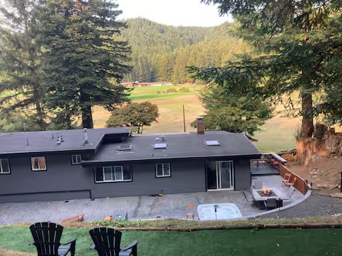 Redwood Retreat property photo 11